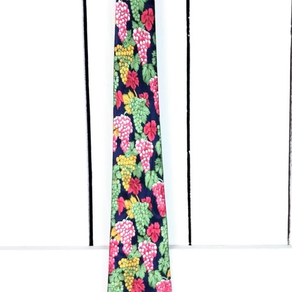 Vintage wine/grapevine necktie - Picture 3 of 4